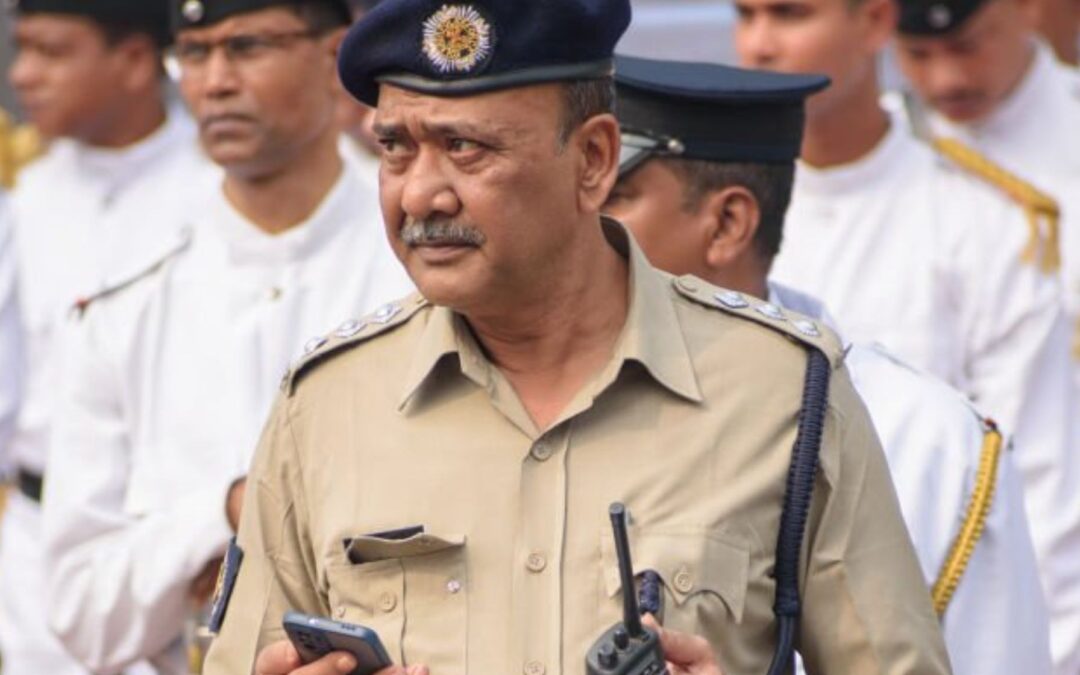 Police officer representing the tenant verification process in Rural Thane for landlords and tenants.